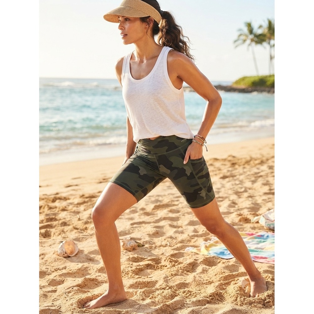 Old Navy Active Powersoft Camo Biker Shorts Green Camouflage High Waist Medium